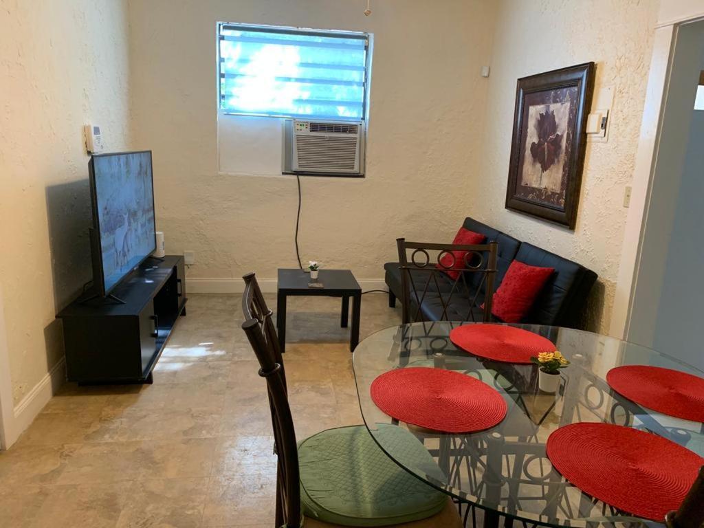 Huge Private Room, Near The Airport - Free Parking - 01 Miami Ngoại thất bức ảnh